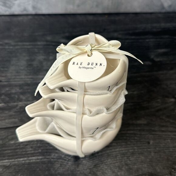 Rae Dunn Measuring Cups “Garlic” - Picture 4 of 4